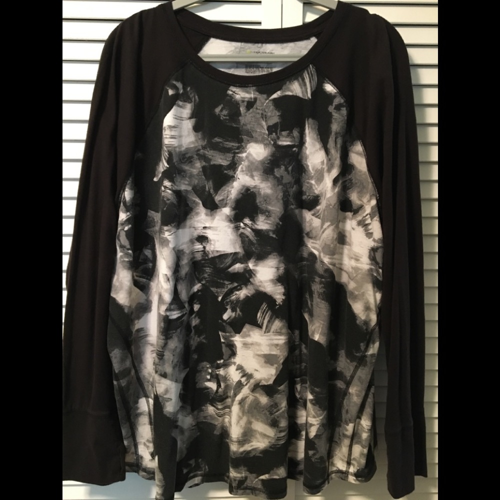 White and black baseball style sleeves. Size 2x